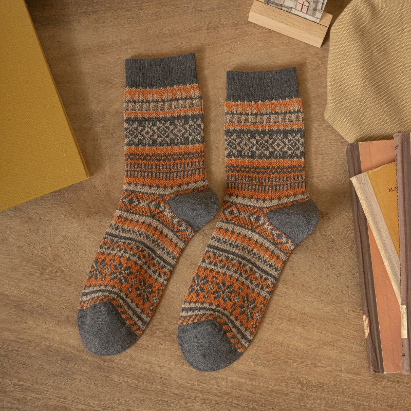 Autumn and winter retro cotton men's geometric jacquard socks - Image 9