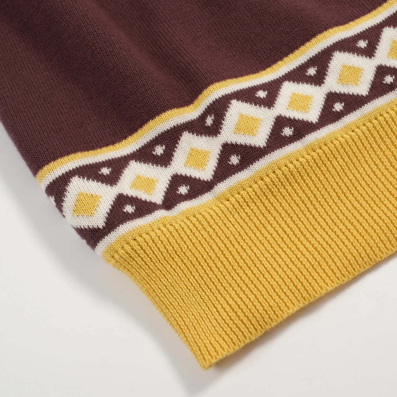 Men's brown retro graphic V-neck knitted polo - Image 5