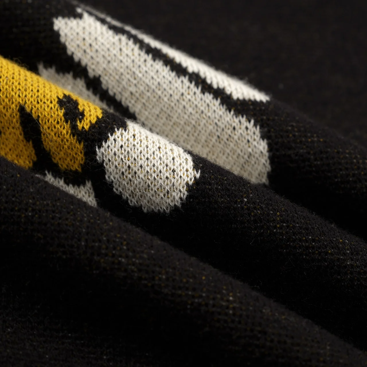 Women's Black Retro Eagle Jacquard V-Neck Knit T-Shirt - Image 8