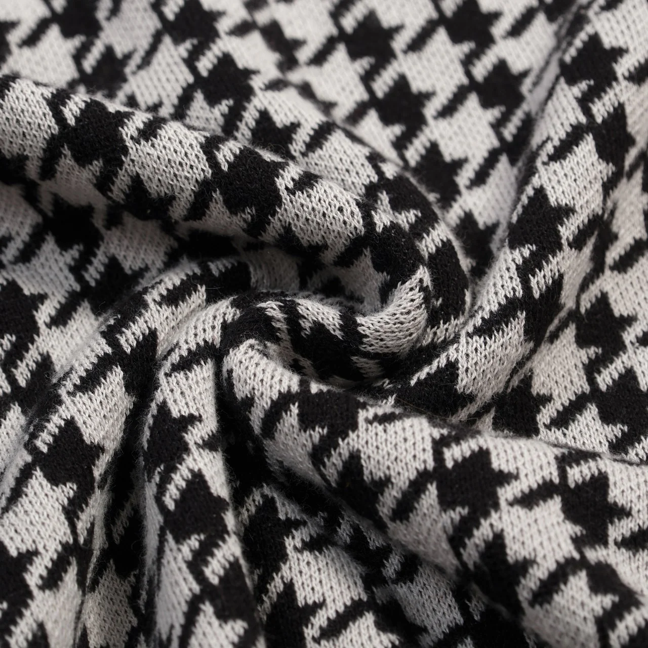 Women's Black Retro Houndstooth Jacquard Knit T-Shirt - Image 9