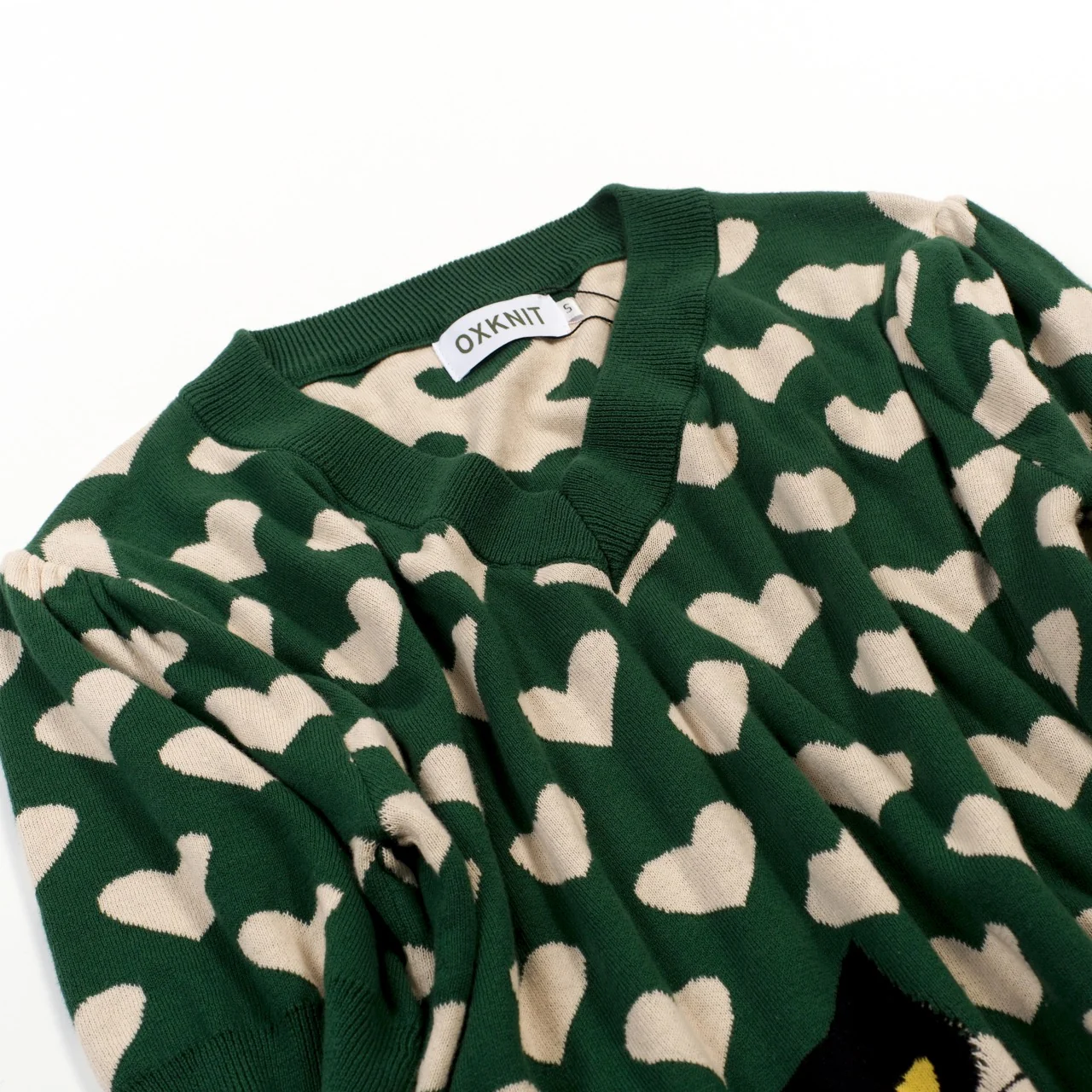 Women's Green Retro Fun Black Cat Heart V-Neck Jacquard Knit T-Shirt - Image 6